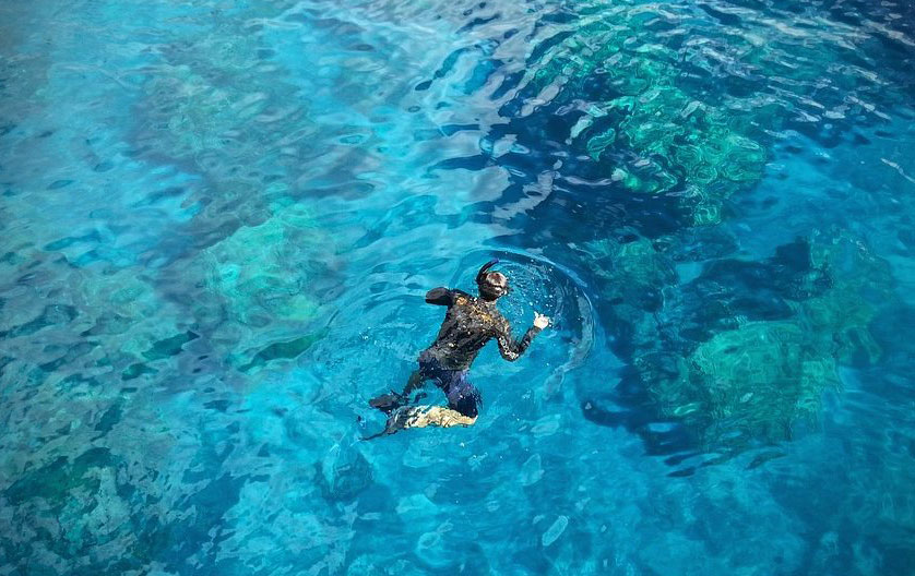 snorkeling a scopello